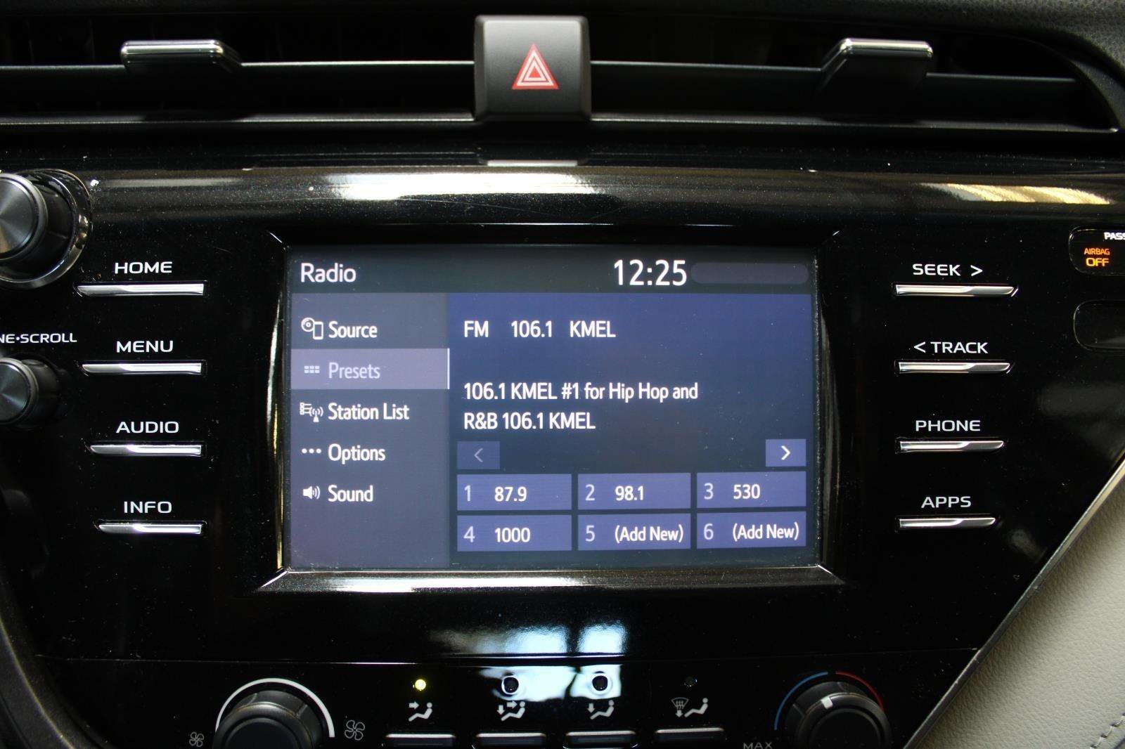 Used 2018 Toyota Camry LE FWD image 17