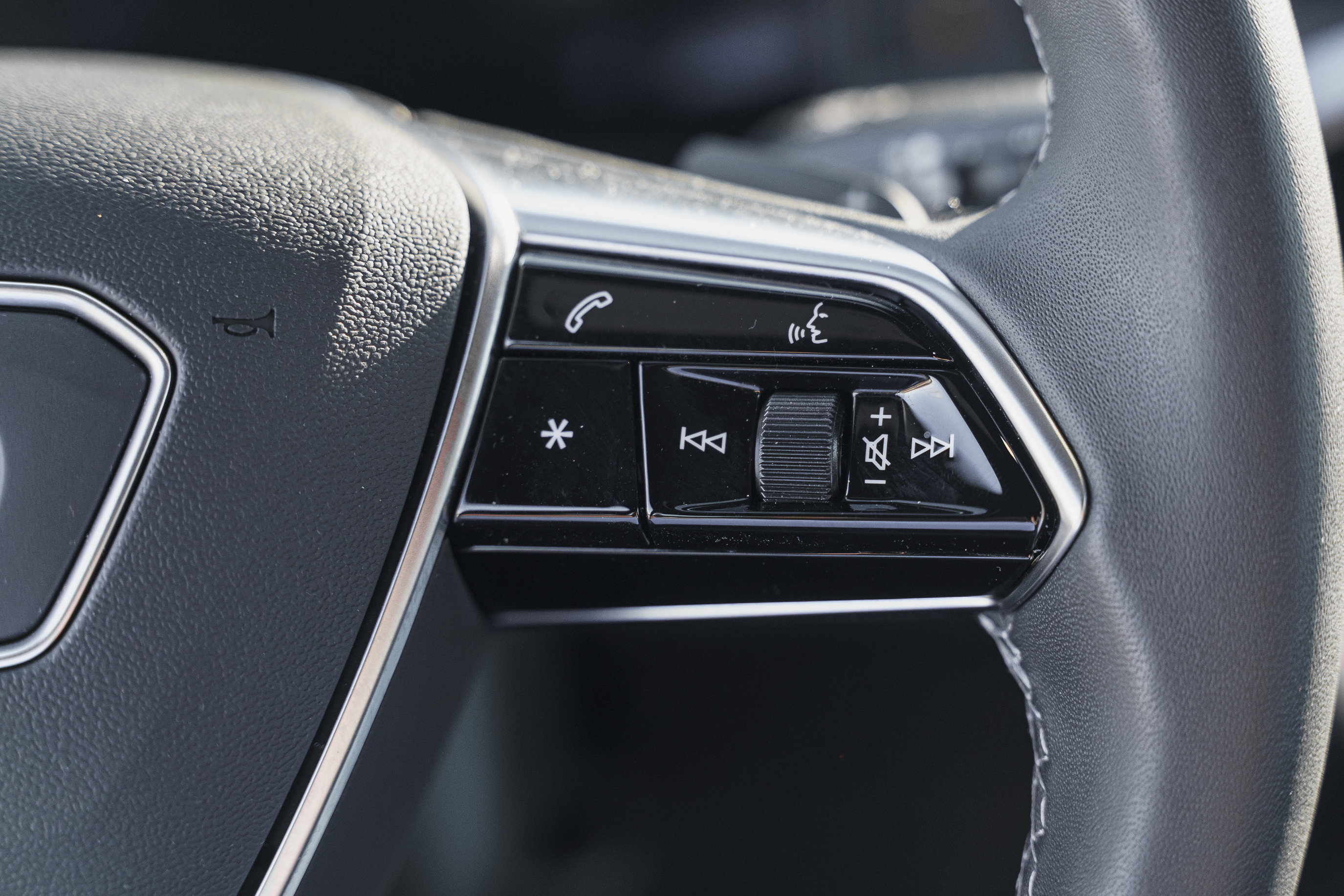 Used 2025 Audi A6 Premium Plus w/ Driver Assistance Package image 28