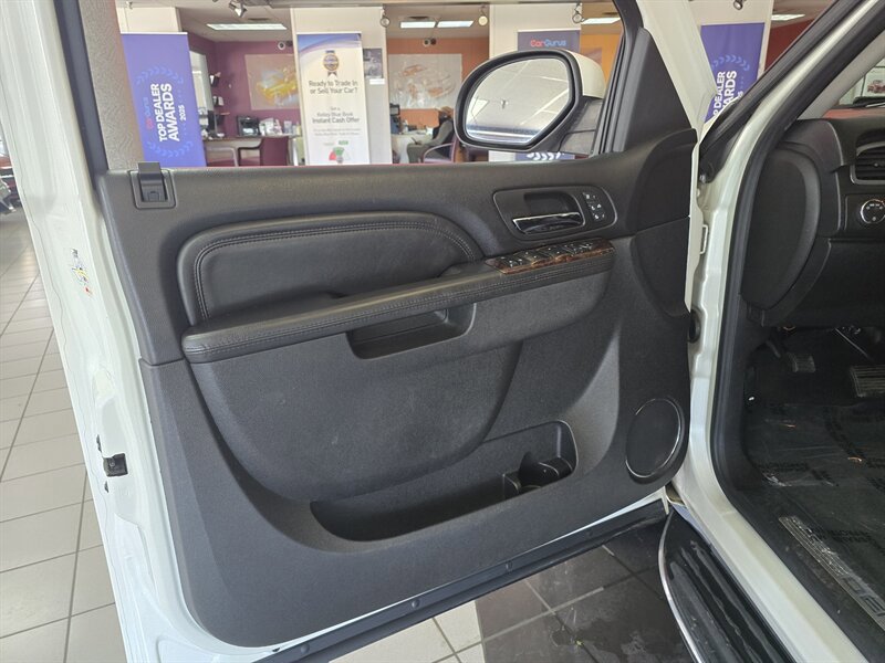 Used 2010 GMC Yukon Denali AWD/4WD image 7