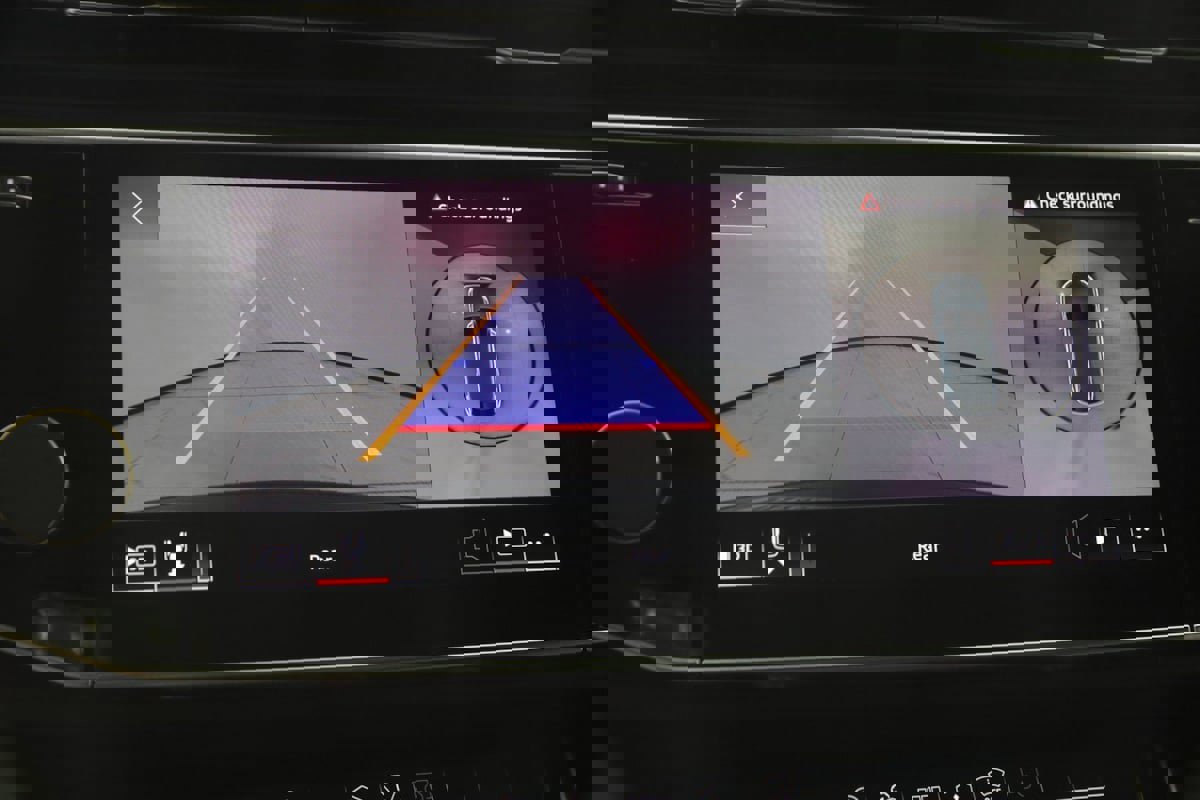 Used 2021 Audi Q8 Prestige w/ Prestige Package image 10