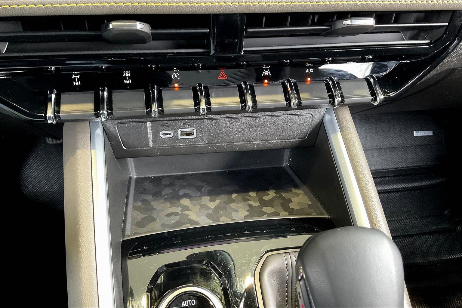 Used 2024 Chevrolet Colorado ZR2 image 17