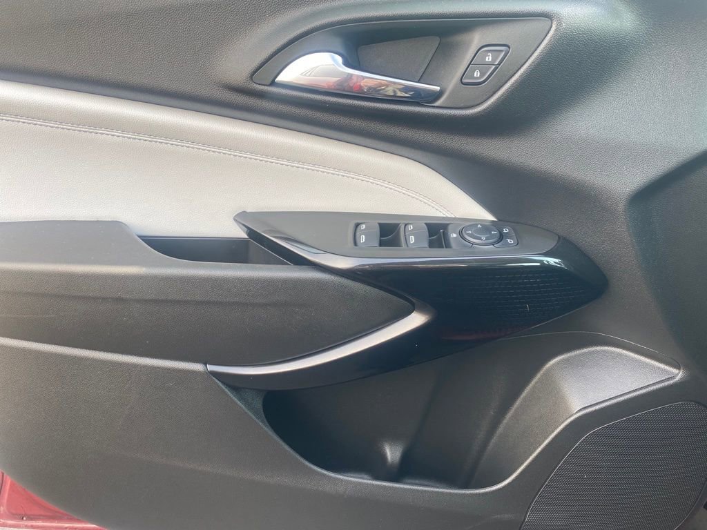 Used 2024 Chevrolet Trax LT w/ Sunroof Package image 15