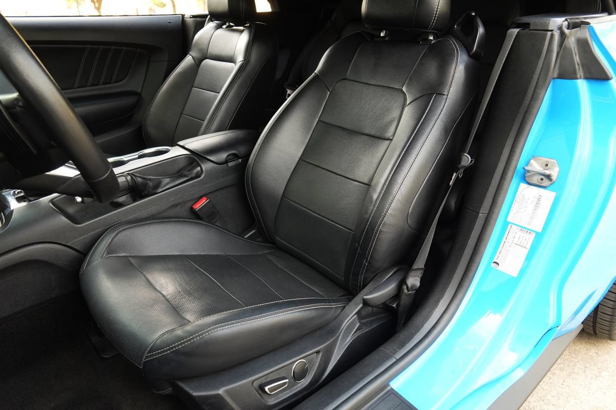 Used 2017 Ford Mustang Premium RWD image 7