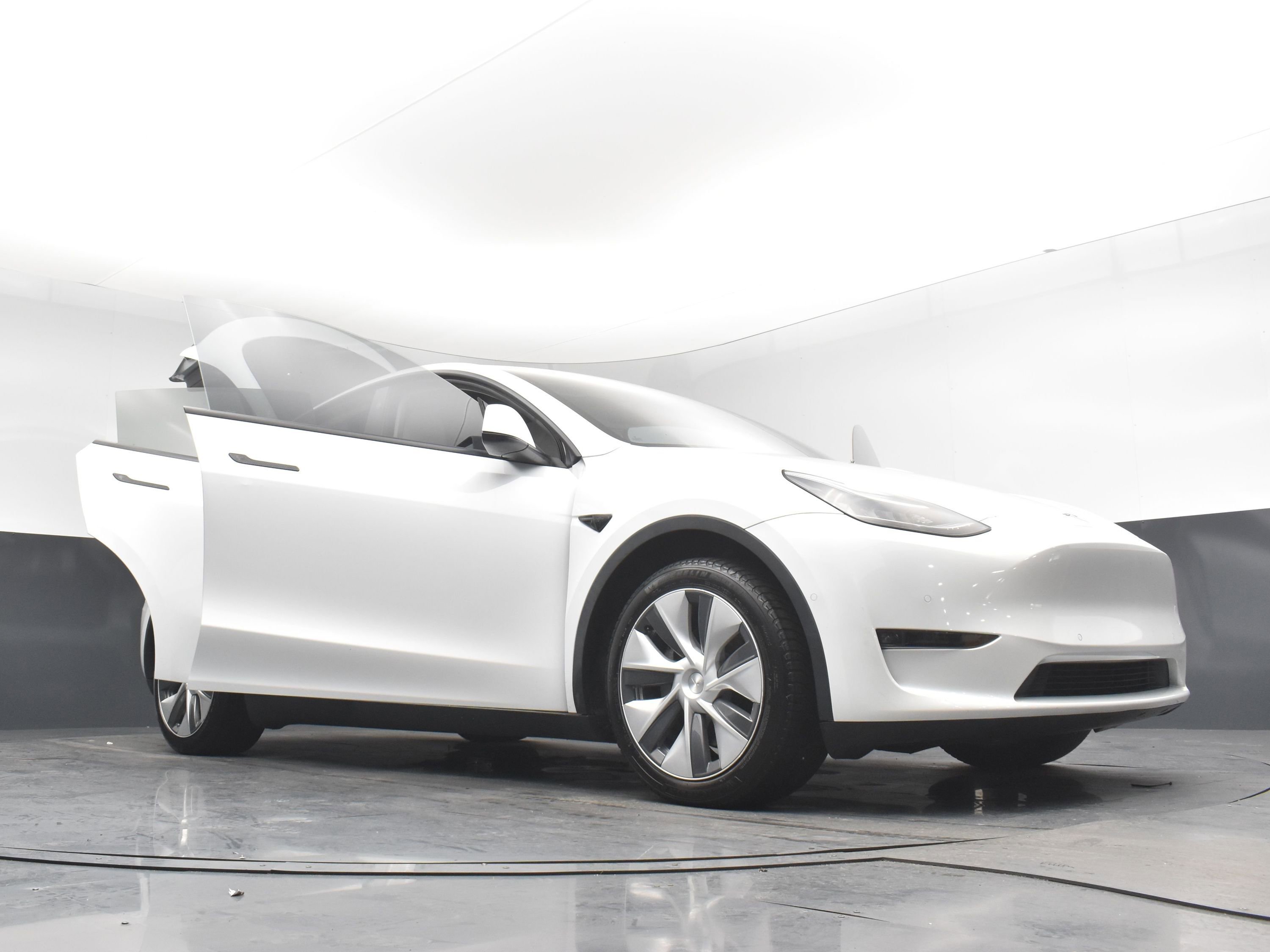 Used 2021 Tesla Model Y Long Range image 27