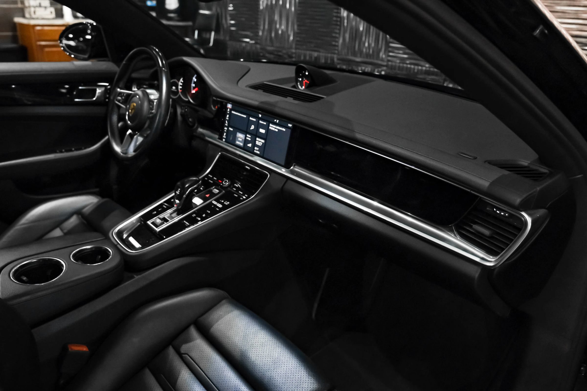 Used 2019 Porsche Panamera 4 AWD/4WD image 15