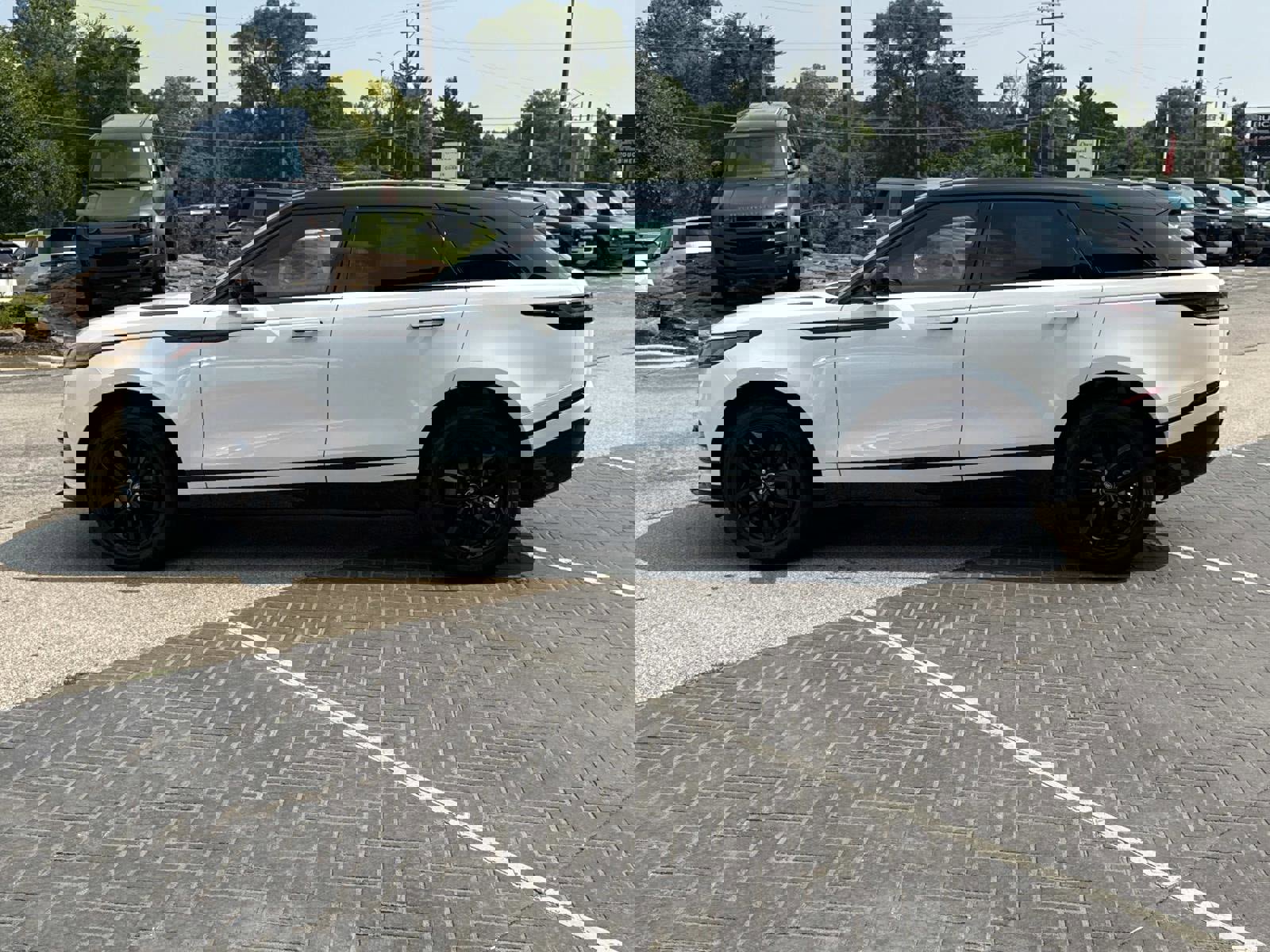 Certified 2025 Land Rover Range Rover Velar Dynamic SE image 9