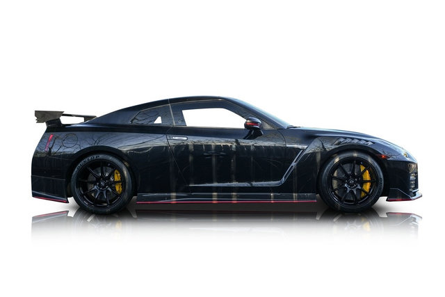 Used 2023 Nissan GT-R NISMO w/ Floor Mat Package AWD/4WD image 2