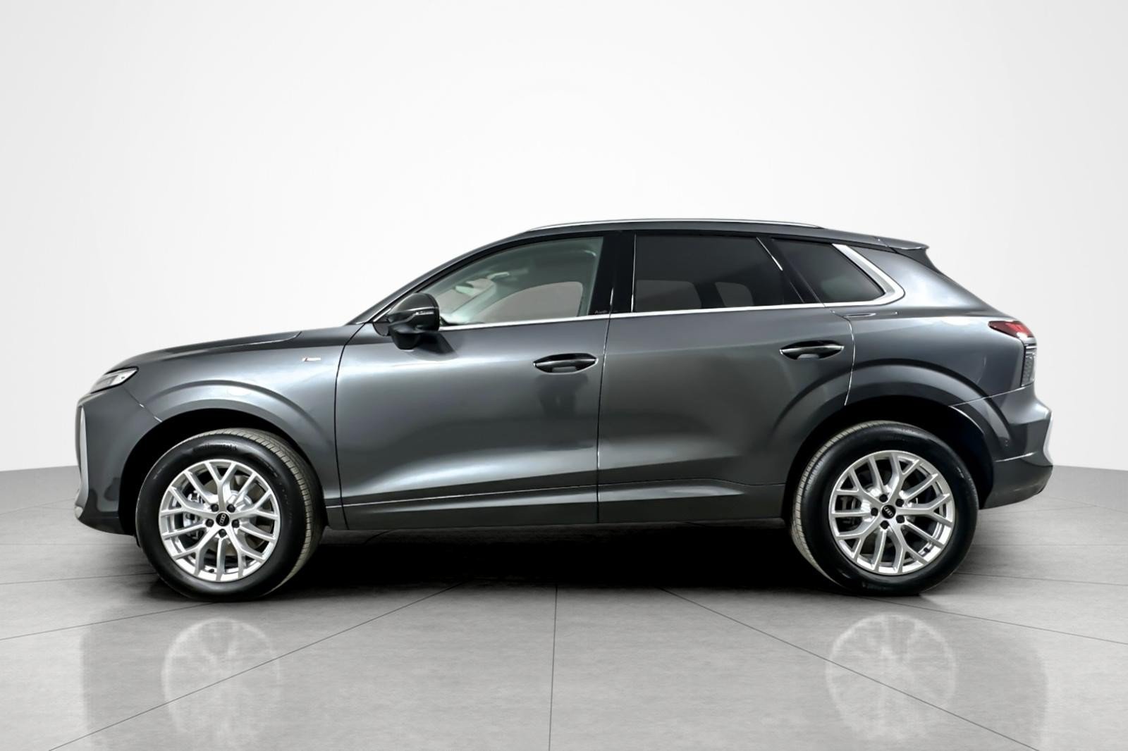 Used 2026 Audi Q3 quattro 2.0T w/ Driver Assistance Package AWD/4WD image 3