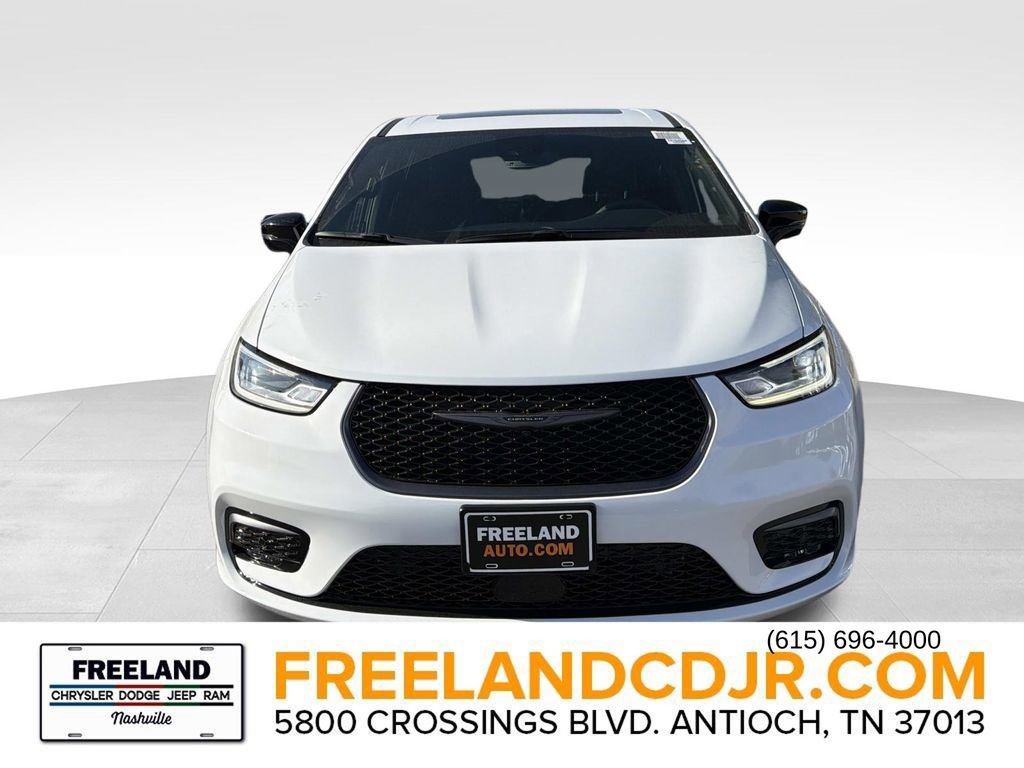 New 2026 Chrysler Pacifica Select image 8