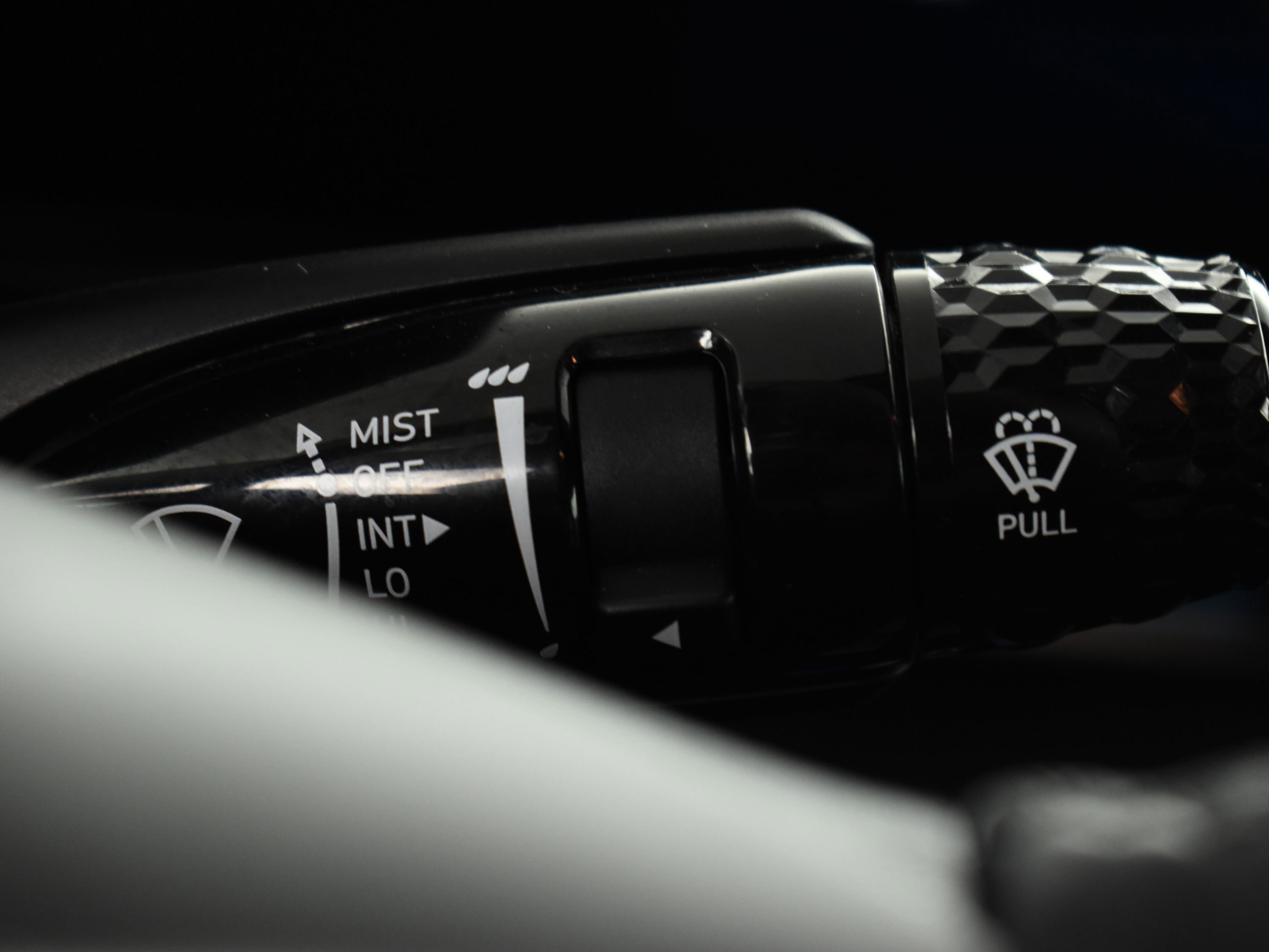 Used 2025 Hyundai Elantra SEL image 27