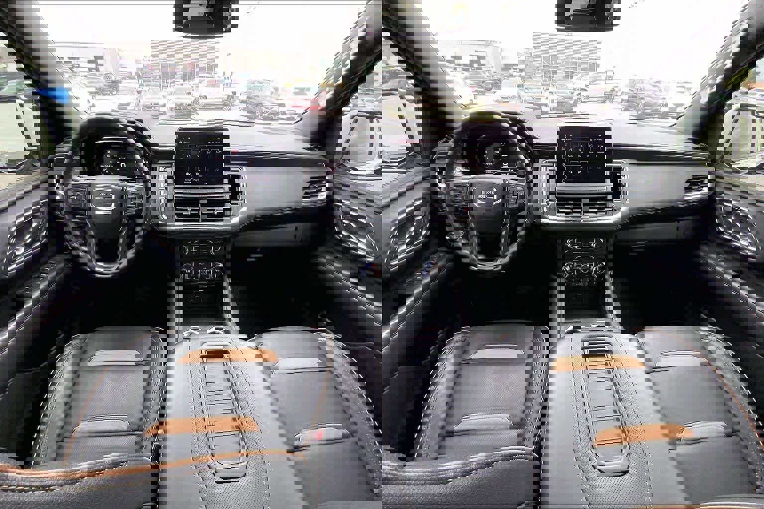 Used 2024 GMC Yukon AT4 w/ Technology Package image 15