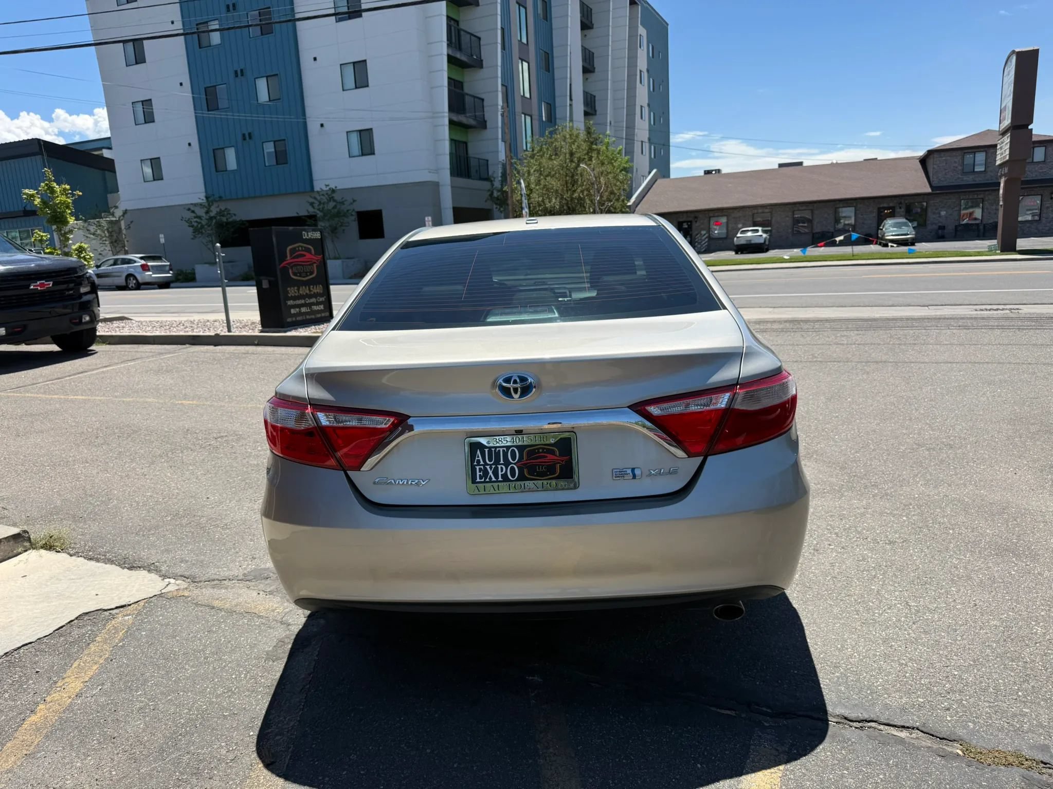 Used 2017 Toyota Camry XLE w/ Moonroof Package FWD image 6