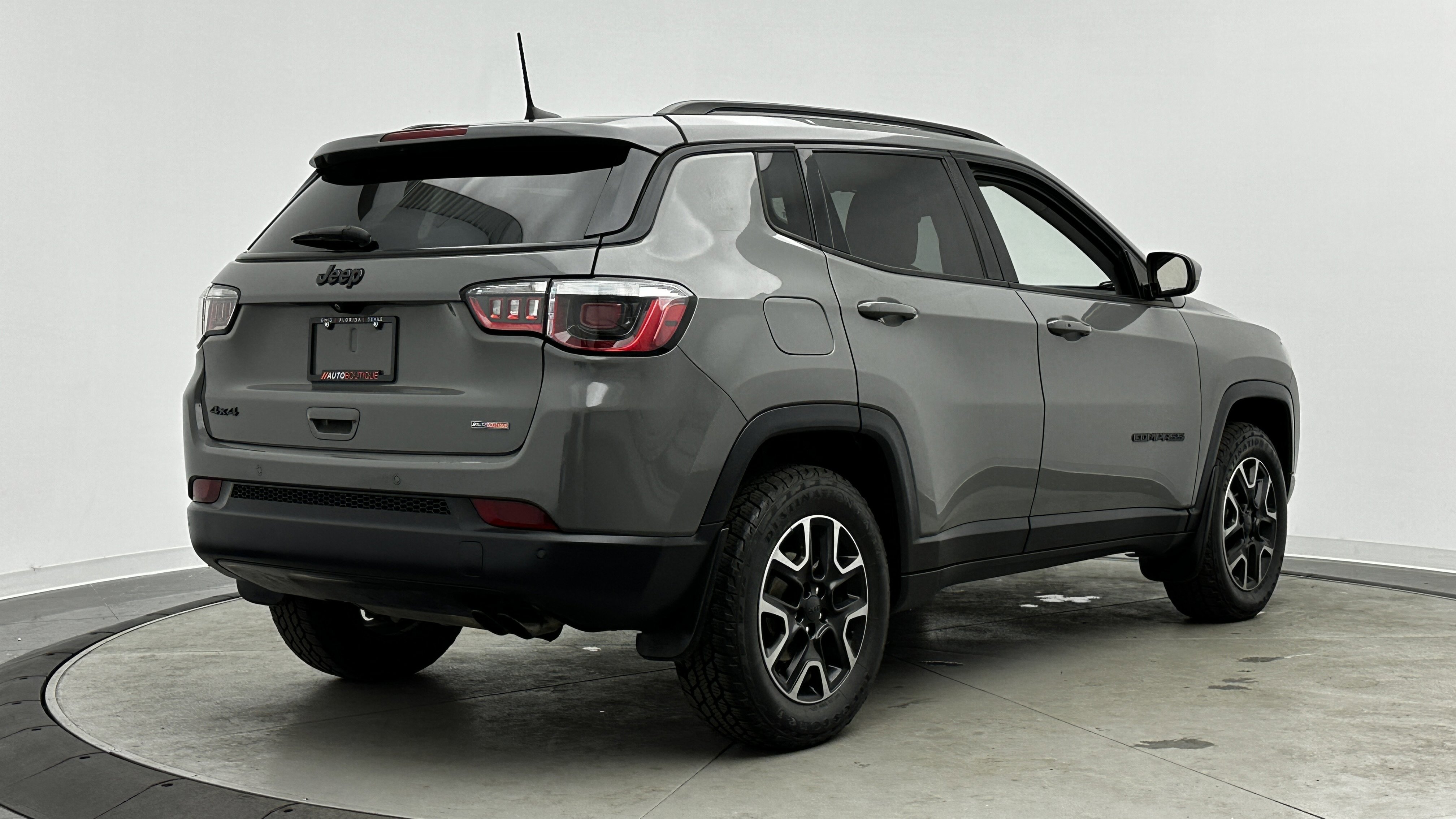 Used 2019 Jeep Compass Sport image 7