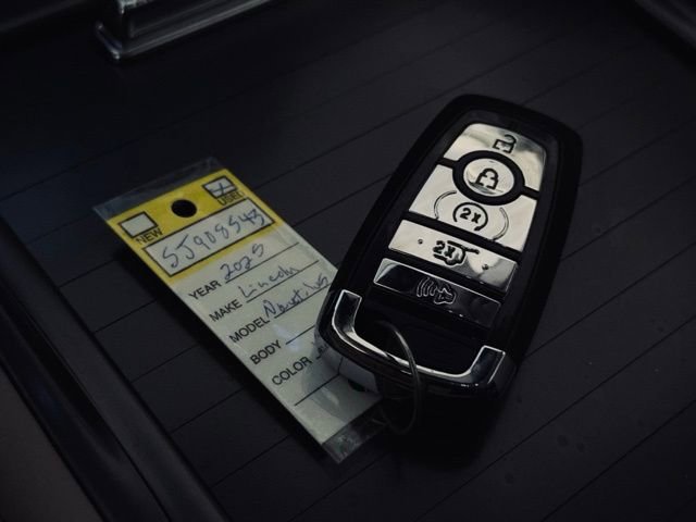 Used 2025 Lincoln Nautilus Premier image 43