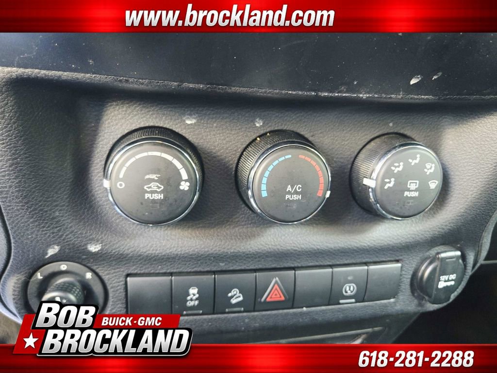 Used 2017 Jeep Wrangler Sahara w/ Connectivity Group image 33