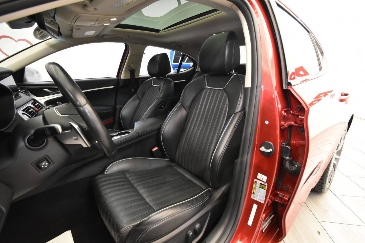 Used 2022 Genesis G70 2.0T w/ Prestige Package image 11