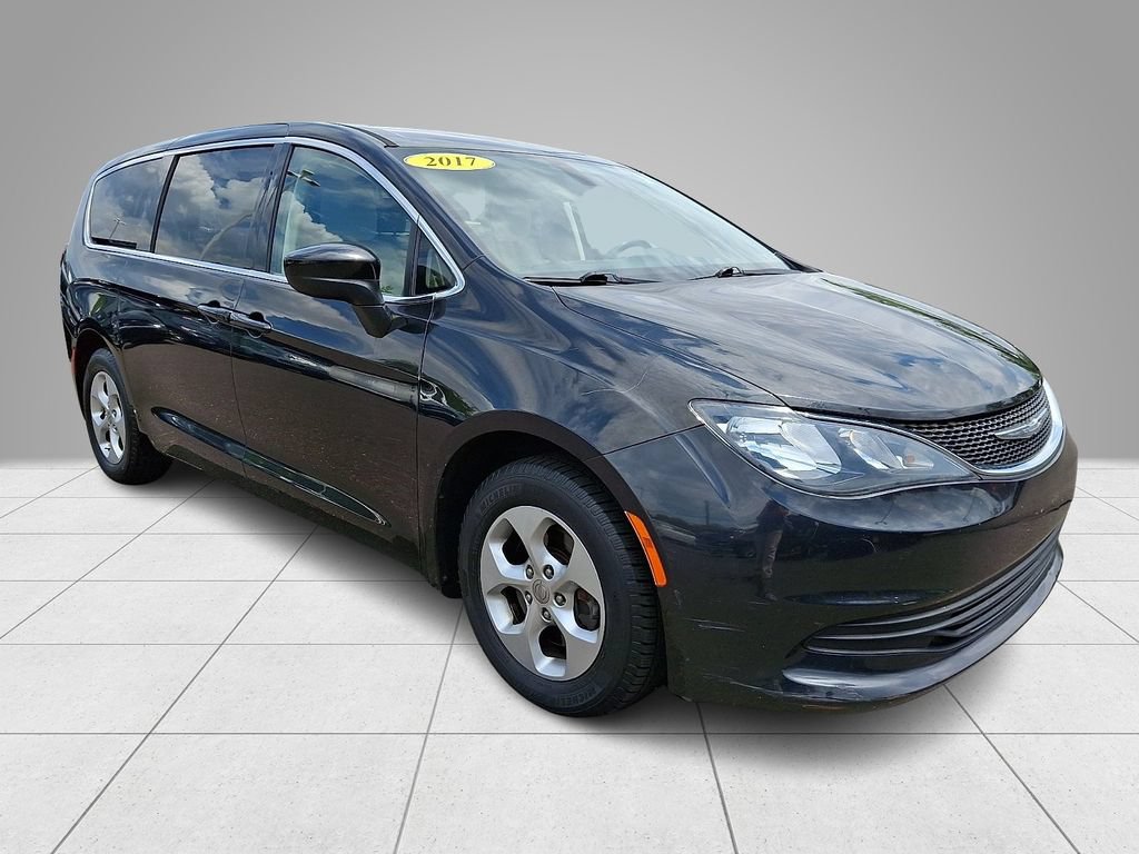 Used 2017 Chrysler Pacifica LX w/ Tire & Wheel Group FWD image 4