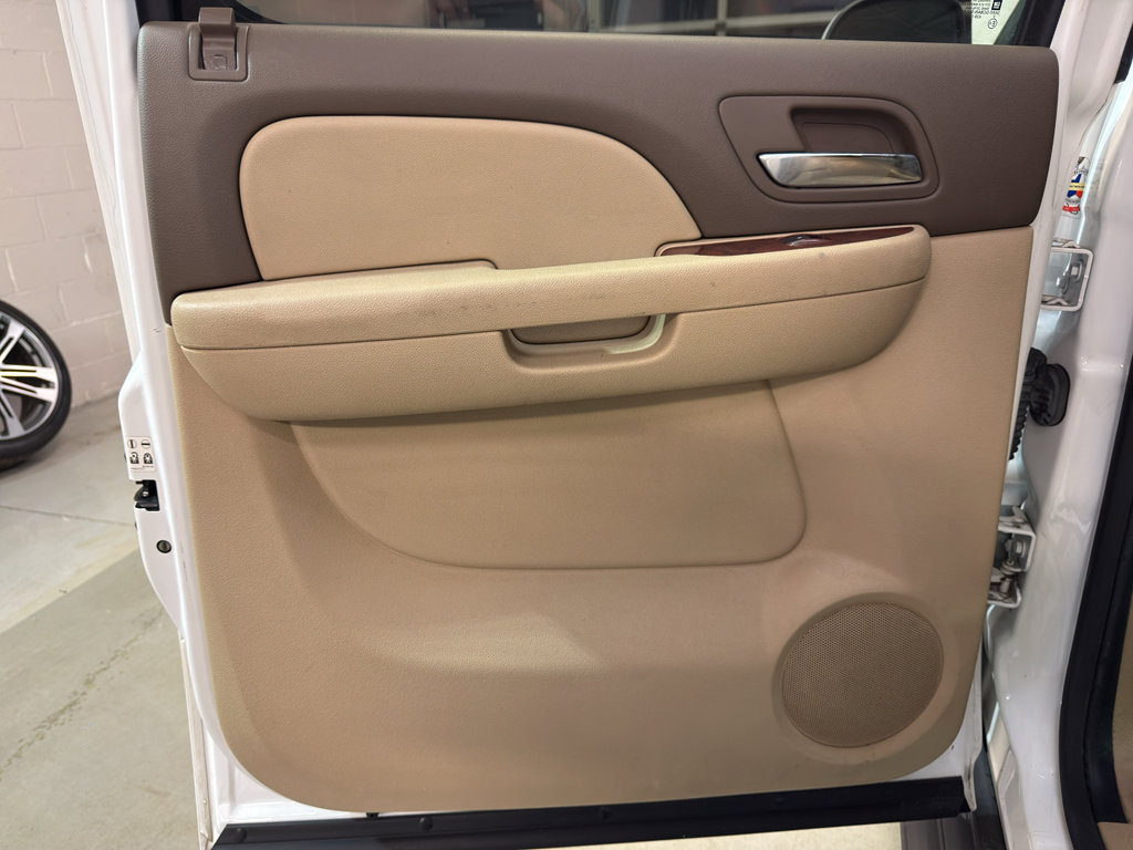 Used 2014 Chevrolet Suburban LT w/ Luxury Package image 28