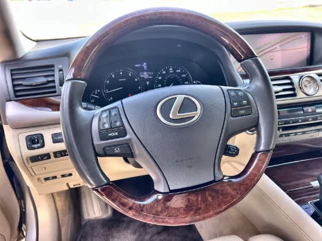 Used 2016 Lexus LS 460 w/ Comfort Package RWD image 17