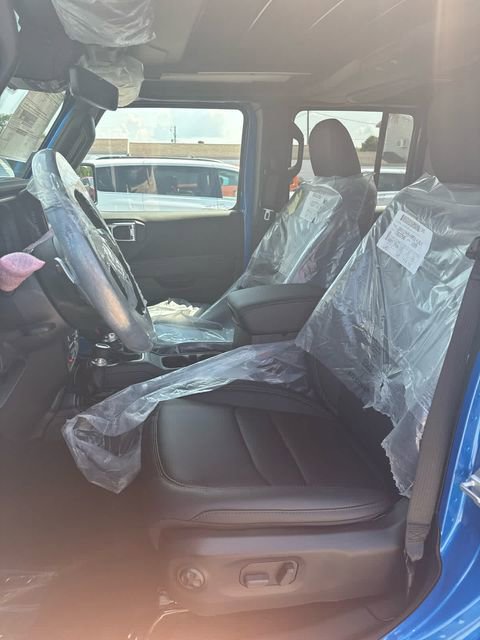 New 2025 Jeep Wrangler Unlimited Rubicon 392 image 12