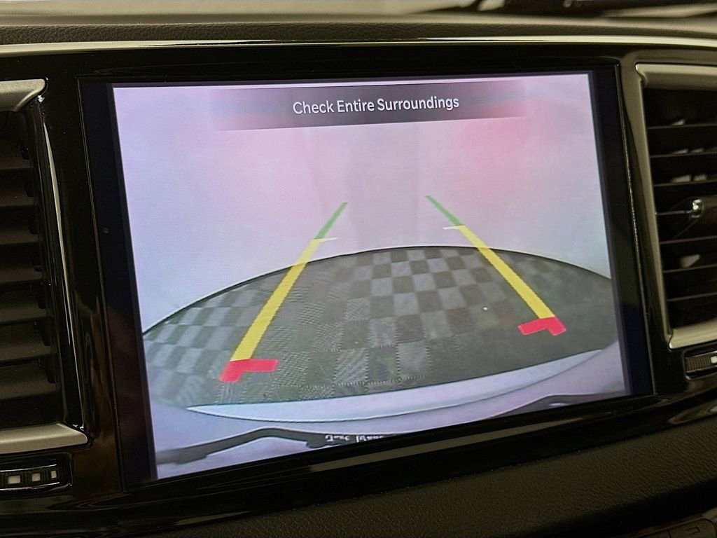 Certified 2024 Chrysler Pacifica Touring-L image 21