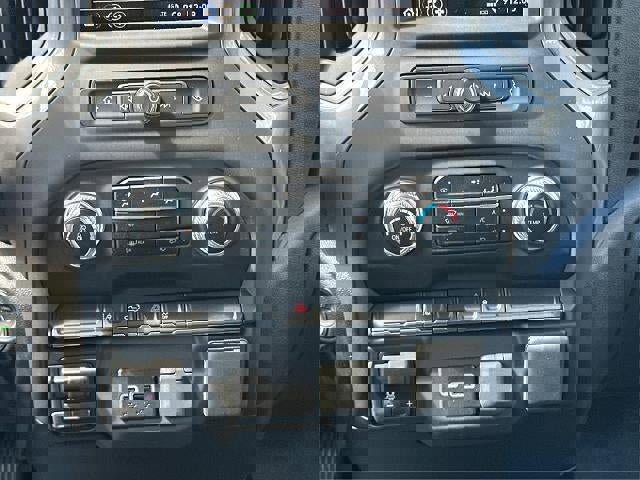 New 2025 GMC Sierra 2500 Pro w/ Convenience Package image 15