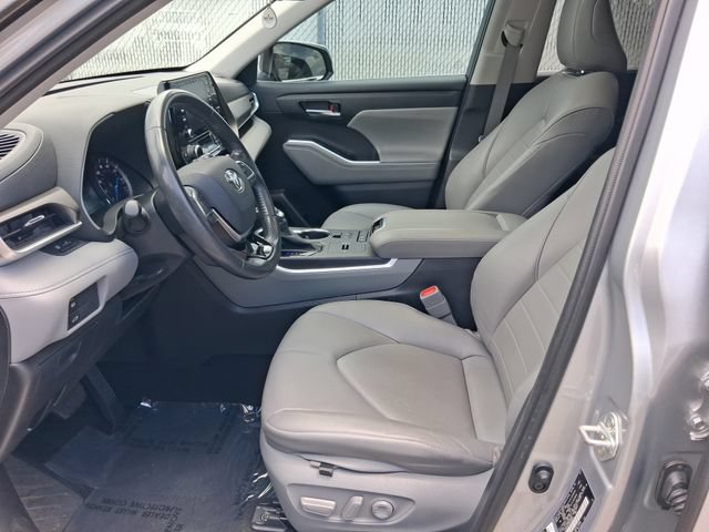 Used 2021 Toyota Highlander XLE FWD image 11