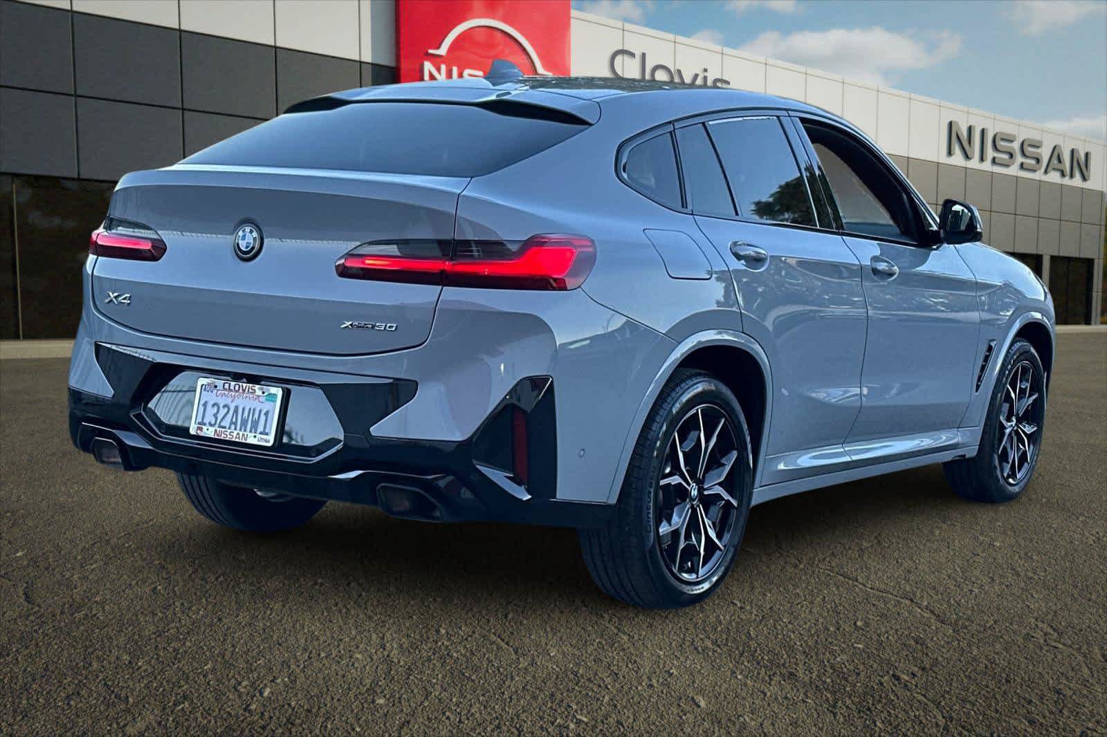 Used 2024 BMW X4 xDrive30i AWD/4WD image 3