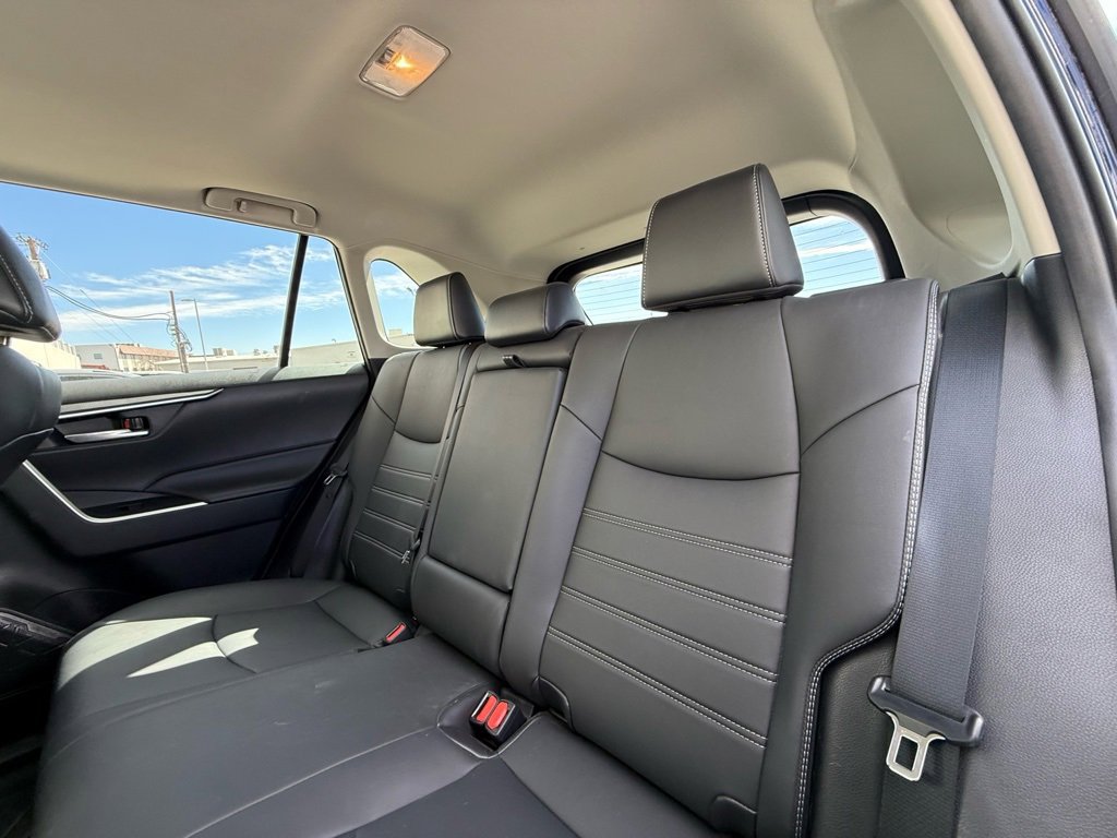 Used 2021 Toyota RAV4 XLE Premium image 8