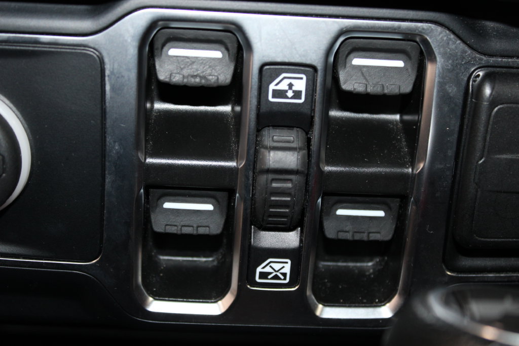 Used 2024 Jeep Wrangler Unlimited Sahara AWD/4WD image 45