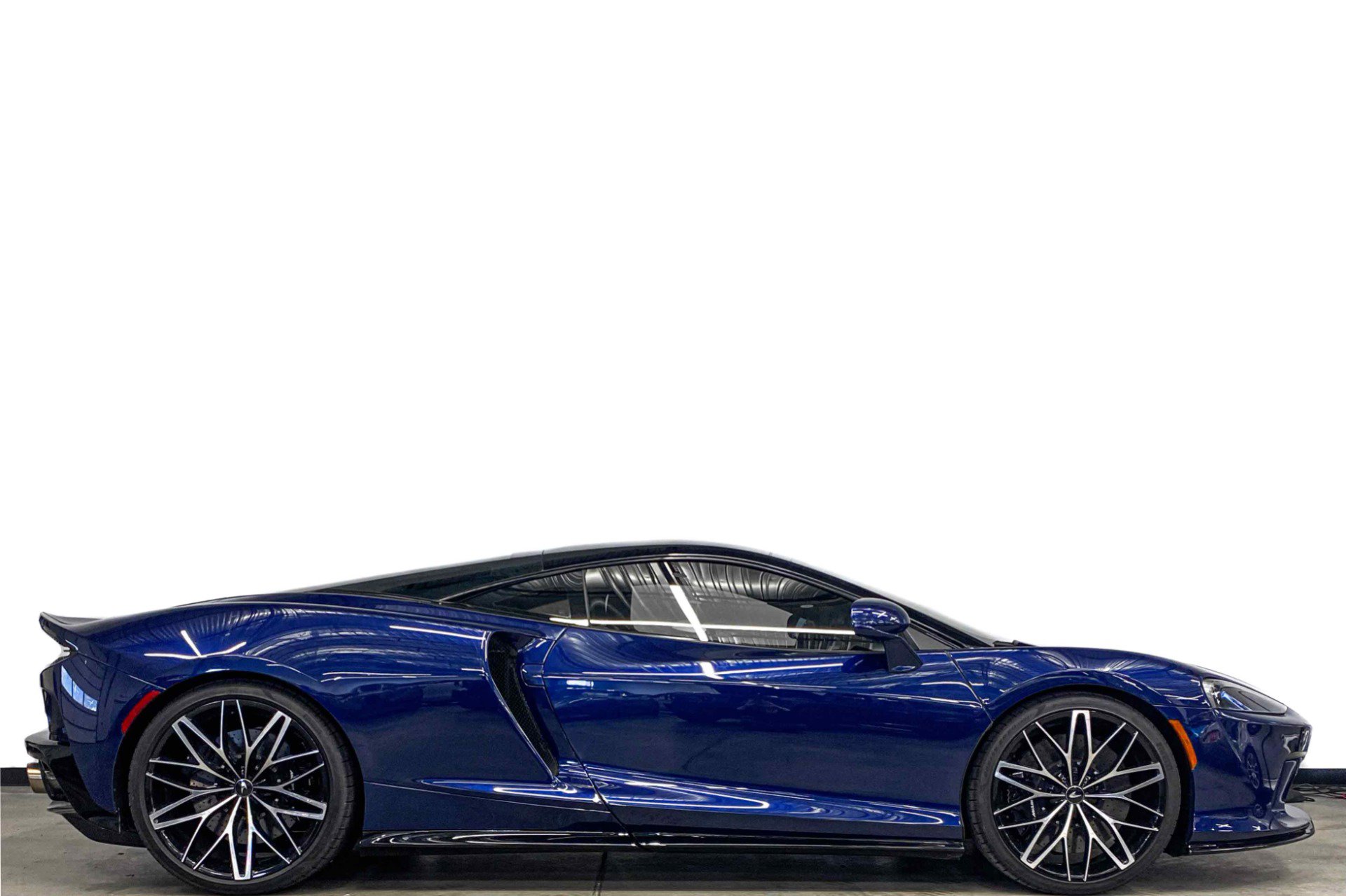 Used 2022 McLaren GT image 2