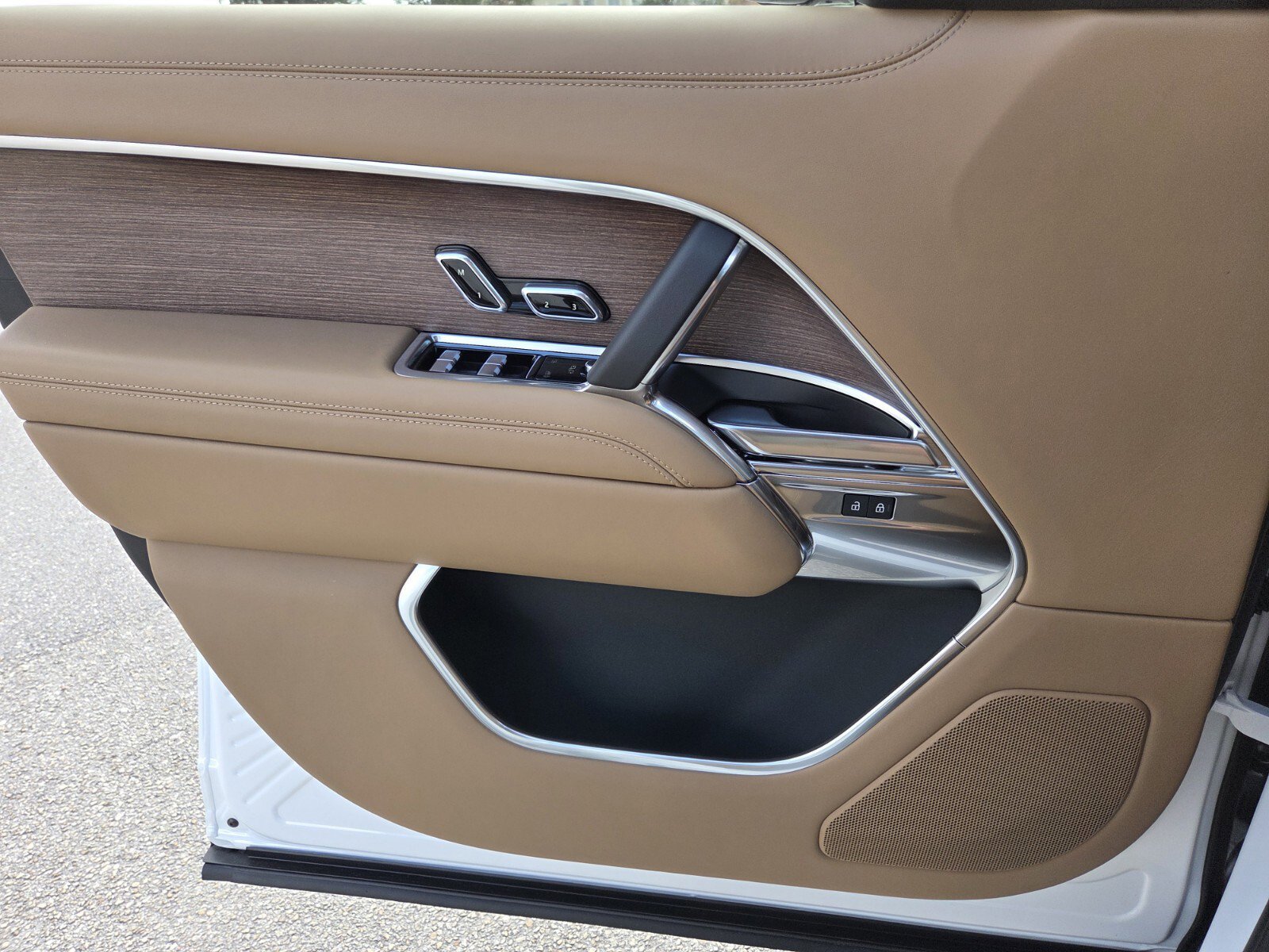 New 2025 Land Rover Range Rover SE image 21