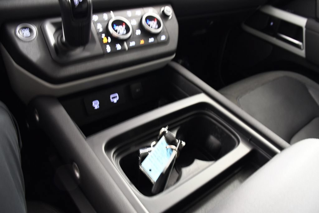 Used 2020 Land Rover Defender 110 First Edition AWD/4WD image 34