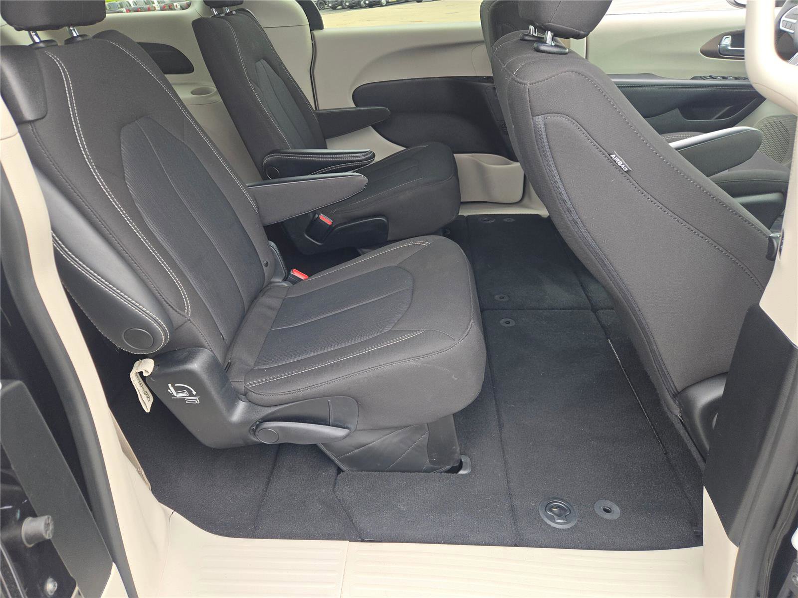 Certified 2023 Chrysler Voyager LX FWD image 10