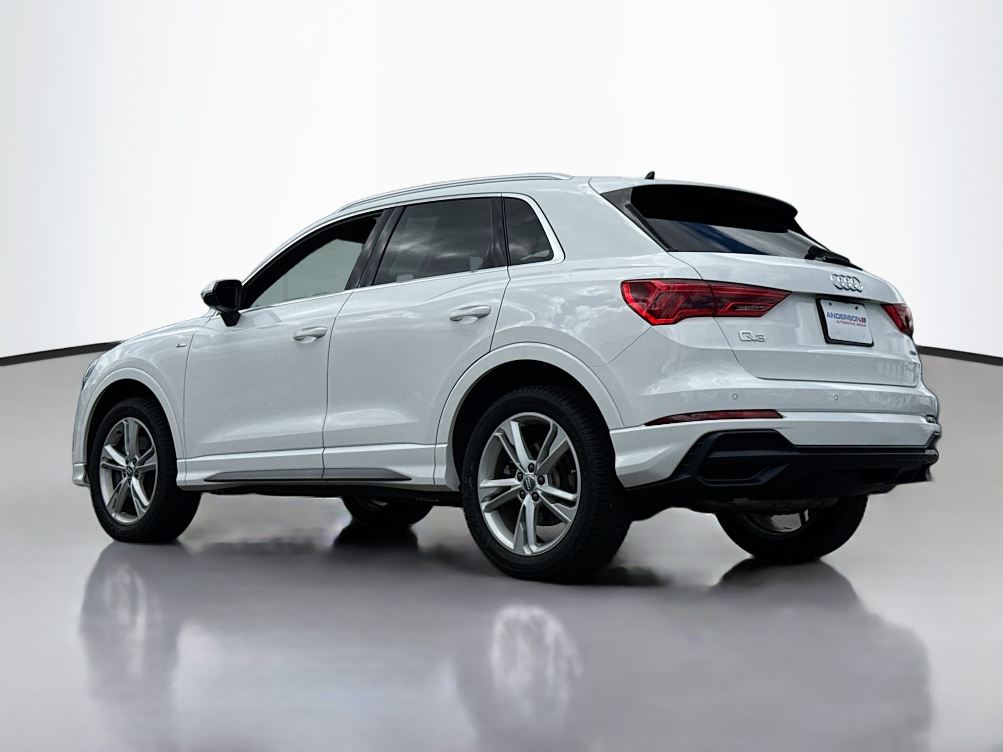 Used 2019 Audi Q3 2.0T Premium Plus AWD/4WD image 14
