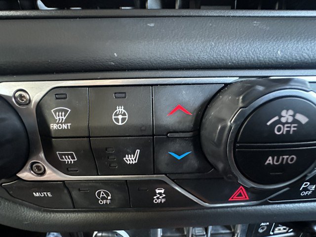 Used 2025 Jeep Wrangler Unlimited Sahara AWD/4WD image 25