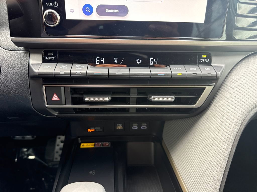 Used 2026 Toyota Camry SE image 18