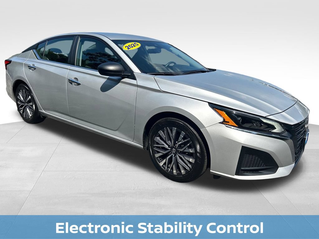 Used 2025 Nissan Altima 2.5 SV FWD image 10