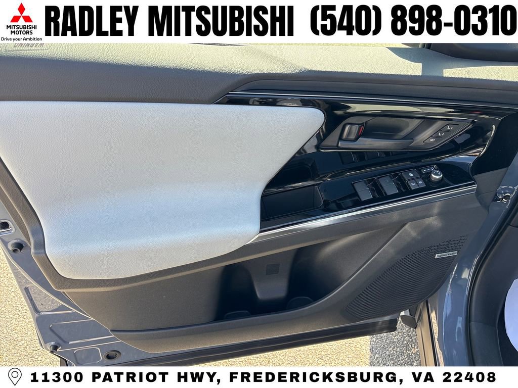 Used 2023 Subaru Solterra AWD image 5