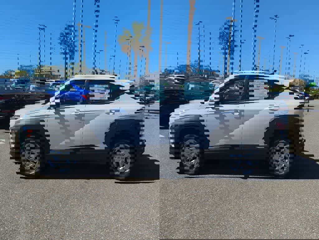 New 2025 Hyundai Kona SE image 3