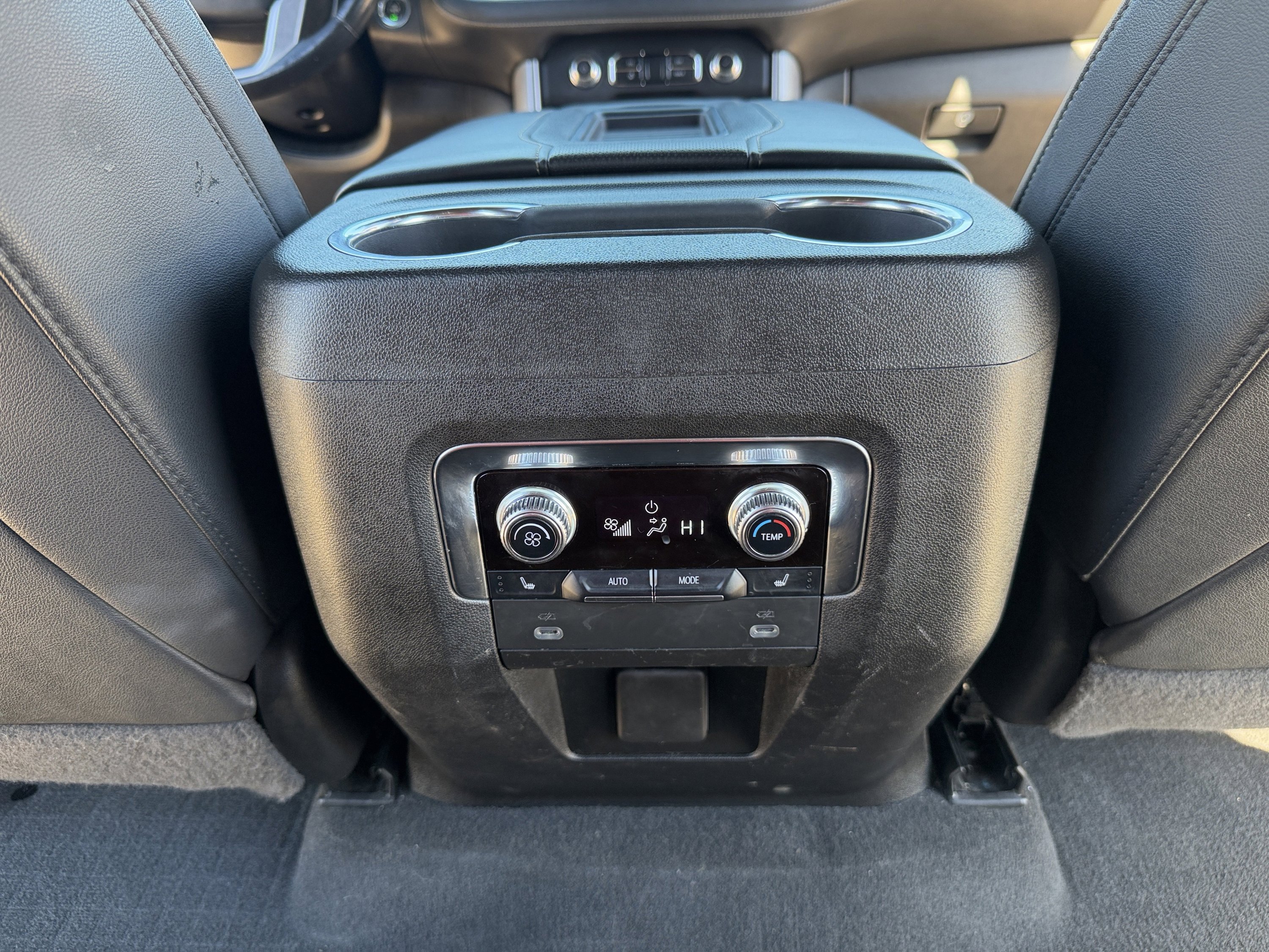 Used 2022 GMC Yukon XL SLT w/ SLT Luxury Package RWD image 28