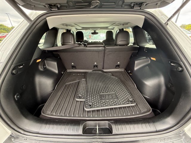 Used 2020 Jeep Cherokee Trailhawk w/ Comfort/Convenience Group image 8