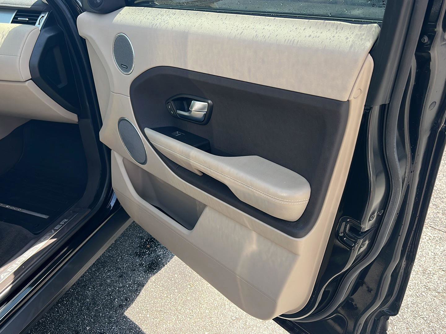 Used 2015 Land Rover Range Rover Evoque Pure Premium image 14