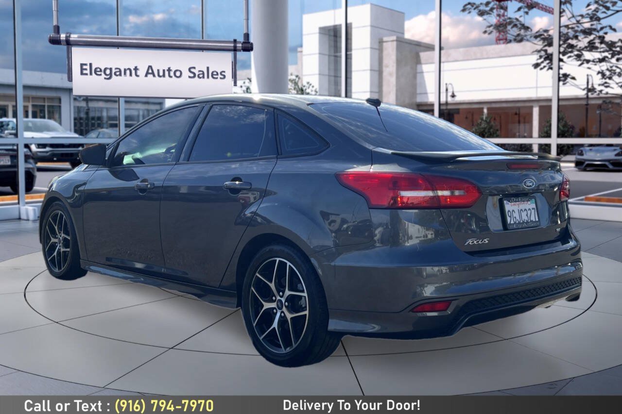 Used 2016 Ford Focus SE w/ SE Sport Package FWD image 7
