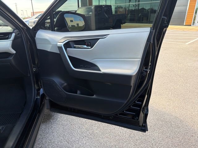 Used 2022 Toyota RAV4 XLE w/ Convenience Package image 35