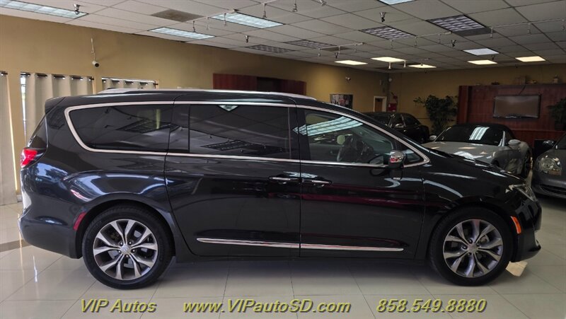 Used 2019 Chrysler Pacifica Limited image 5