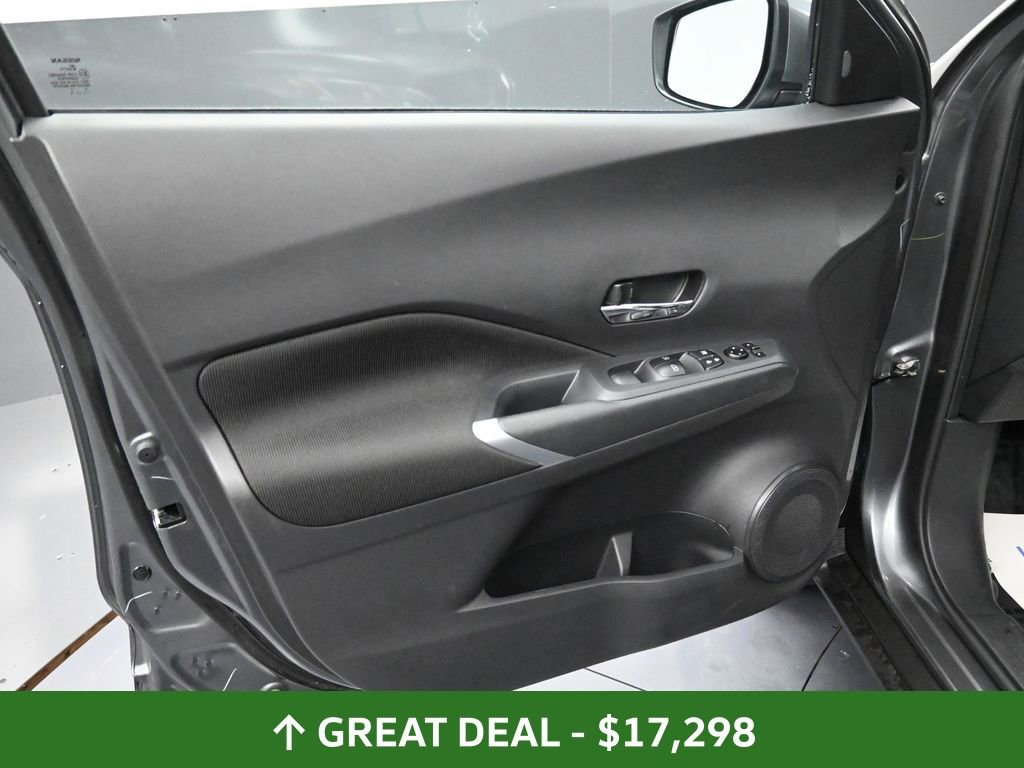 Used 2024 Nissan Kicks SV image 29