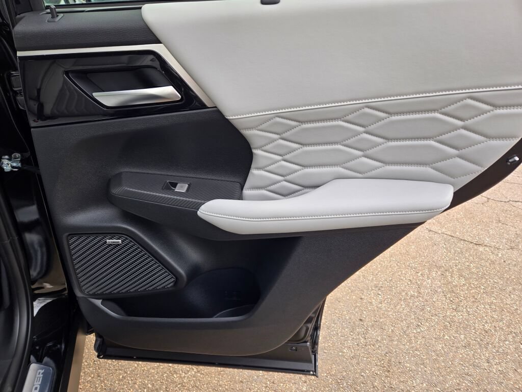 New 2026 Mitsubishi Outlander SEL AWD/4WD image 10