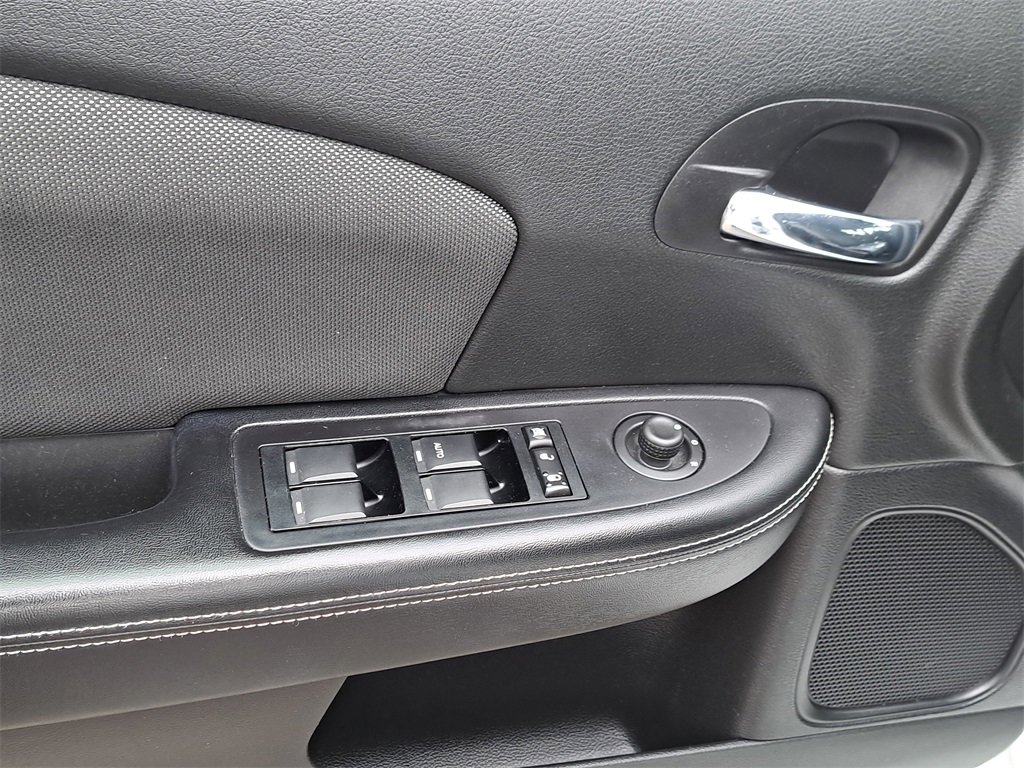 Used 2012 Dodge Avenger SXT image 17