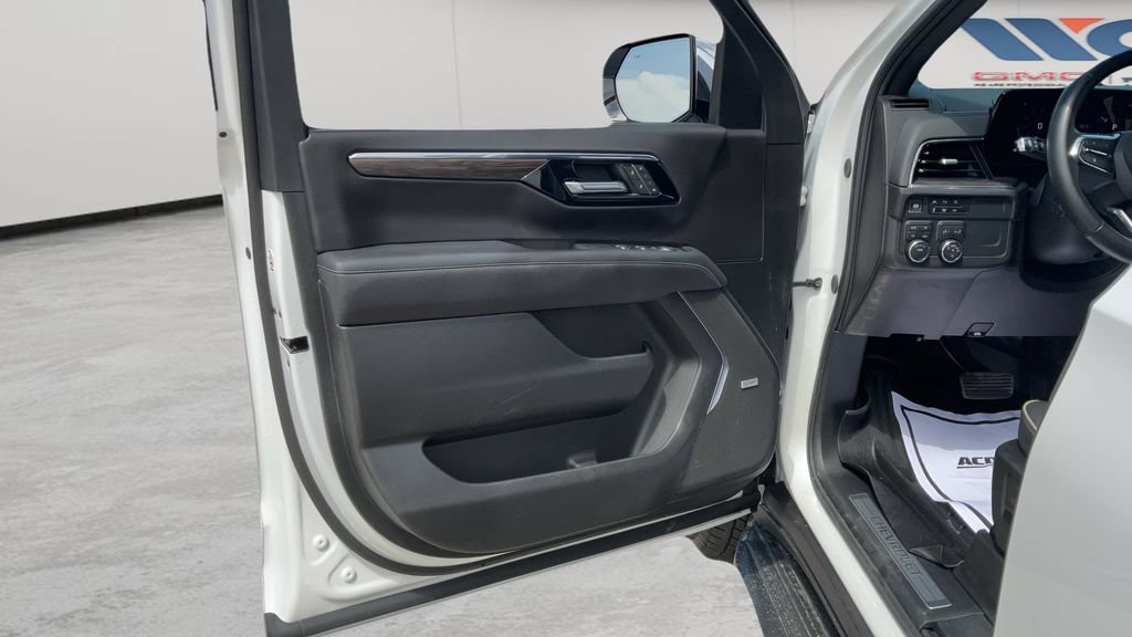 Used 2025 Chevrolet Suburban Premier AWD/4WD image 74